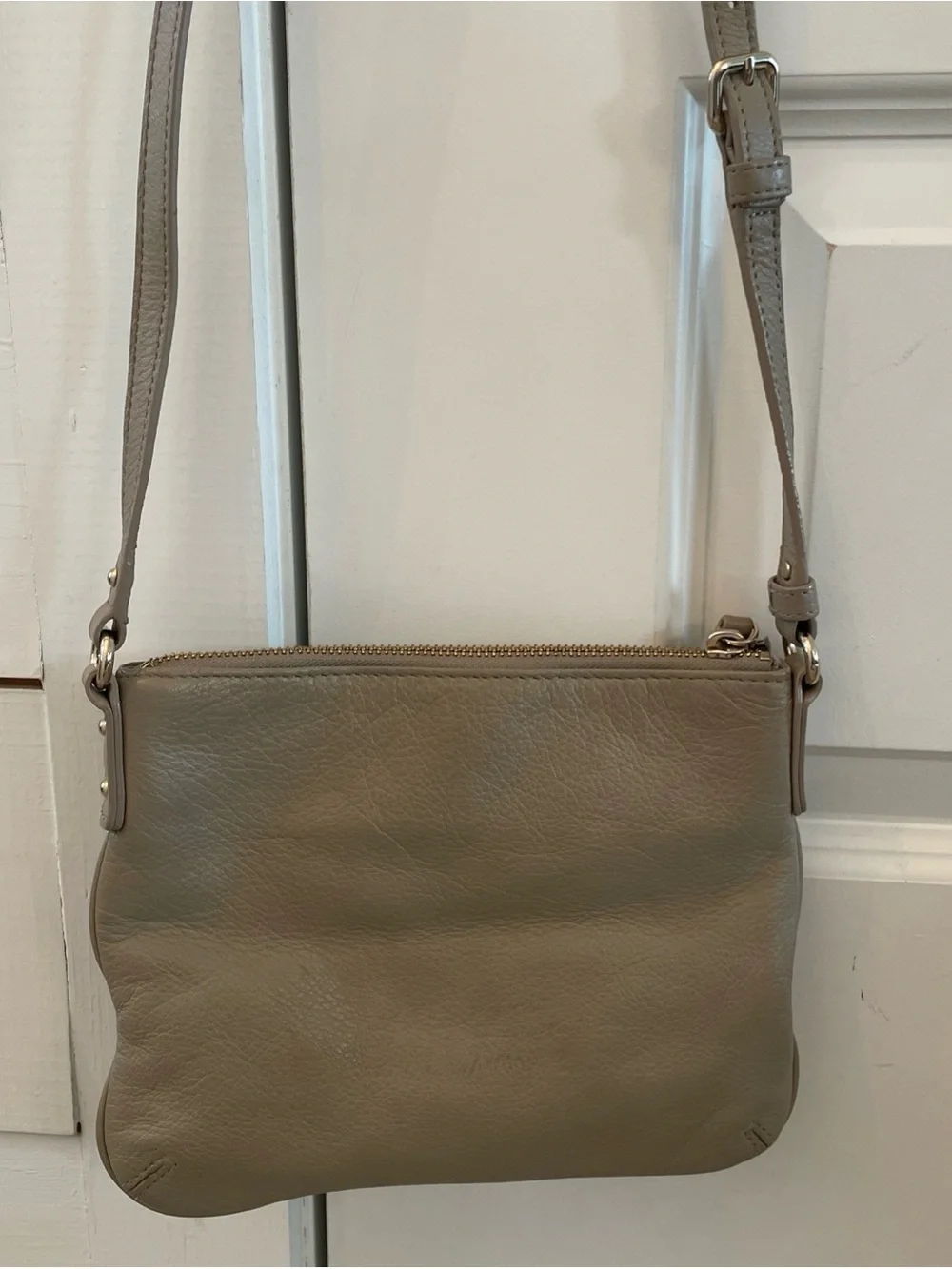 Kate Spade New York Cobble Hill Ellen Crossbody Bag Beige Pebbled Leather Gold